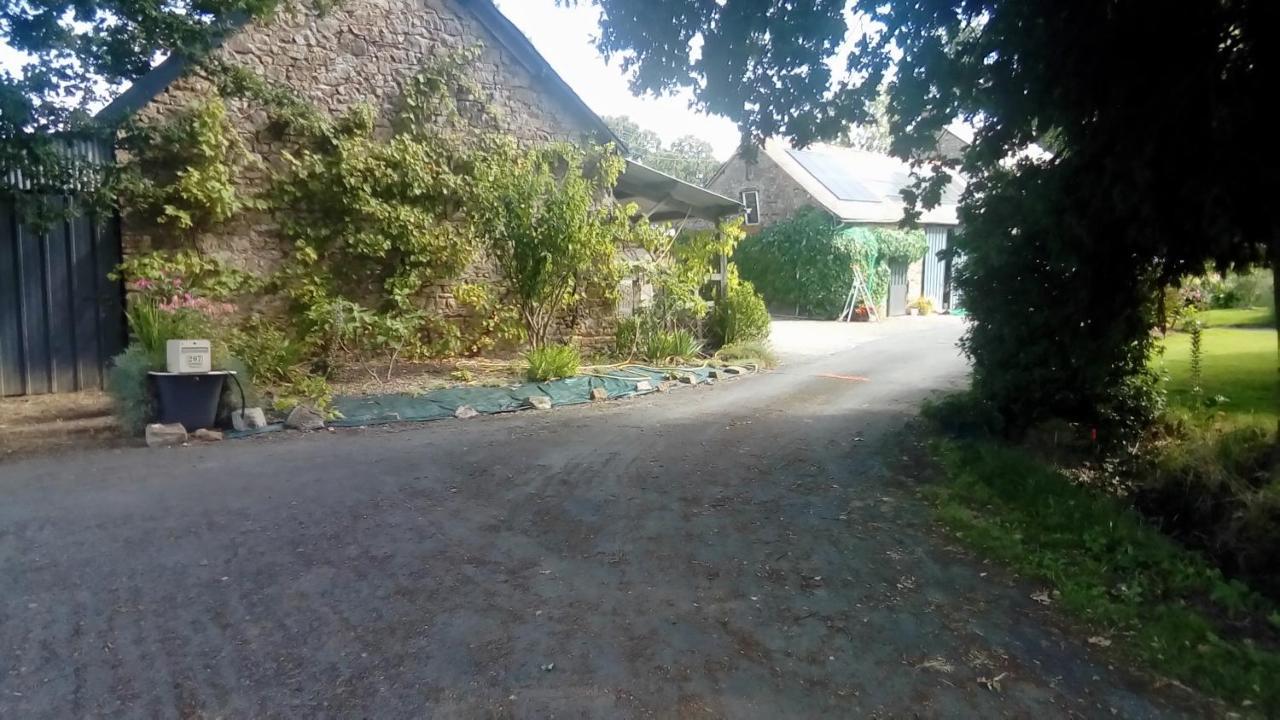 Bienvenue Chez Joelle Et Andre Au 207 Bed & Breakfast Balaze Eksteriør bilde